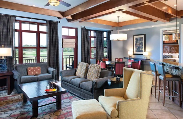 2 Bedroom Presidential Condo, Golf View, Waterpark Passes, Great Smokies Lodge!