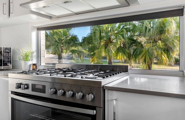 2 Bdrm with Aircon Near MovieWorld & Wet’n’Wild