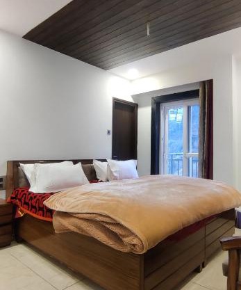 2 BHK Flat with 6 Bed 2 Bathroom