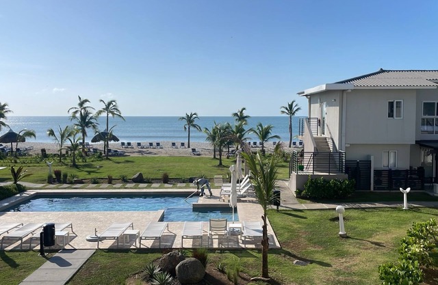 Amplio condominio de surf de 2 habitaciones