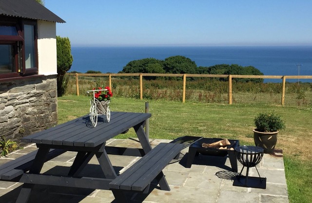 2 cabañas de Byre: acogedoras cabañas para perros con impresionantes vistas al mar