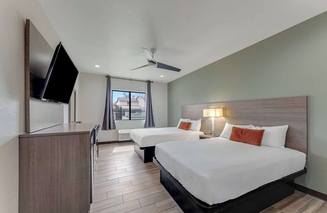 2 Family-Friendly Rooms w/ Free Breakfast – Near San Antonio Attractions