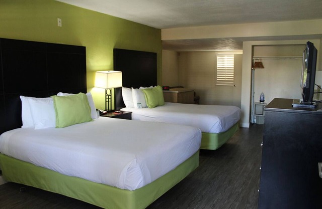 2 Family-friendly Units w/ FREE Breakfast! Explore Maritime Museum of San Diego!