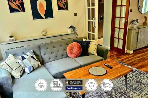 2 Large Bedroom House By Homebird Property Management Short Lets & Serviced Accommodation Leeds With Private Parking & Garden