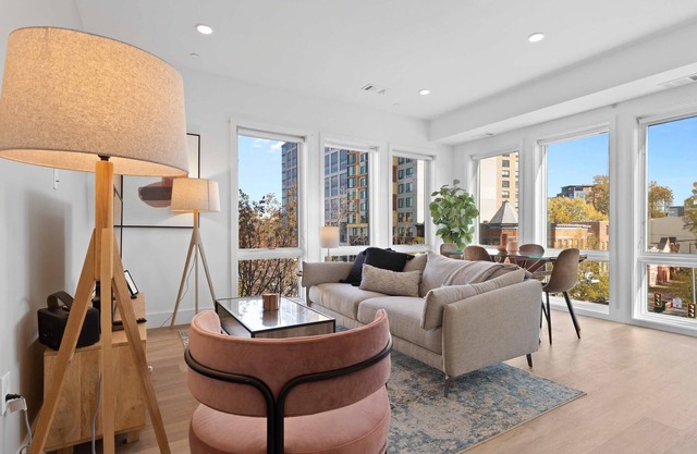2-Level 2BR + Terrace /Near METRO + Union Market