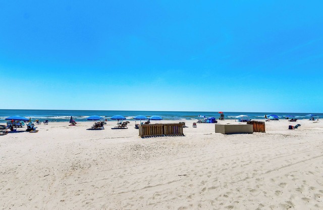 2 Mi to Beach: Hilton Head Condo w/ Pool!