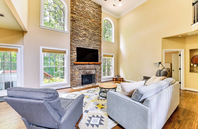 2 Mi to Lake Norman: Home w/ Deck in Huntersville!