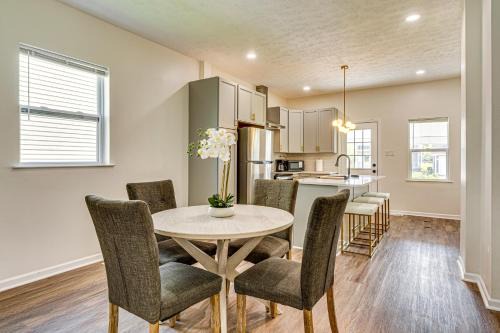 2 Mi to Mass Ave Indianapolis Townhome Near Parks