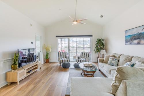 2 Mi to Shore Myrtle Beach Condo with Pool!