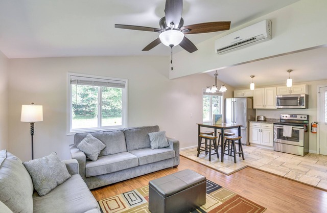 Condo w / Fire Pit - minutos a la playa y Warren Dunes!