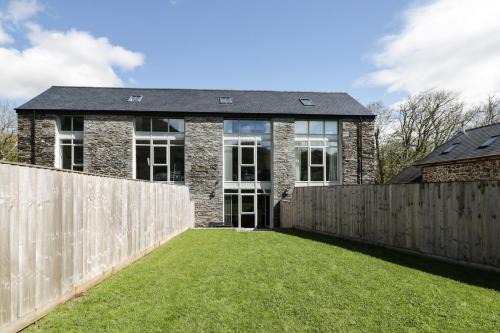2 Pensyflog Barns