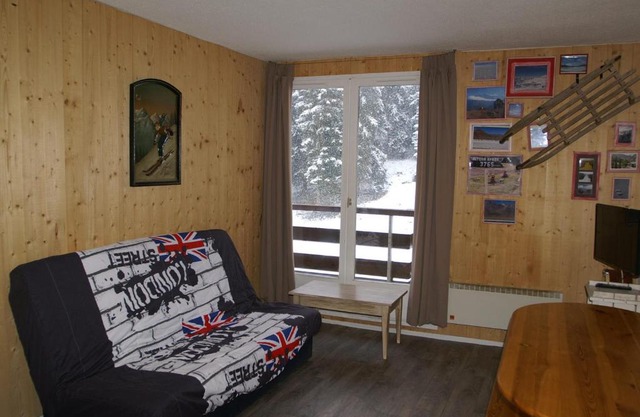 2 pièces au pied des pistes avec balcon et casier à skis - FR-1-557-52