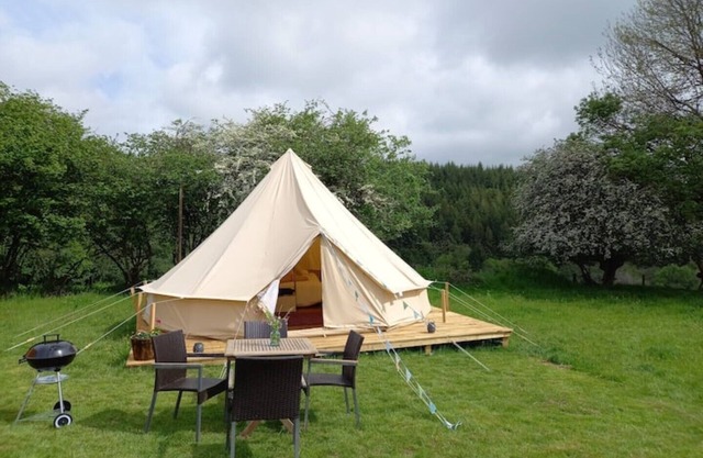 2,Quiet site:own kitchen/bathroom*electric*logfire