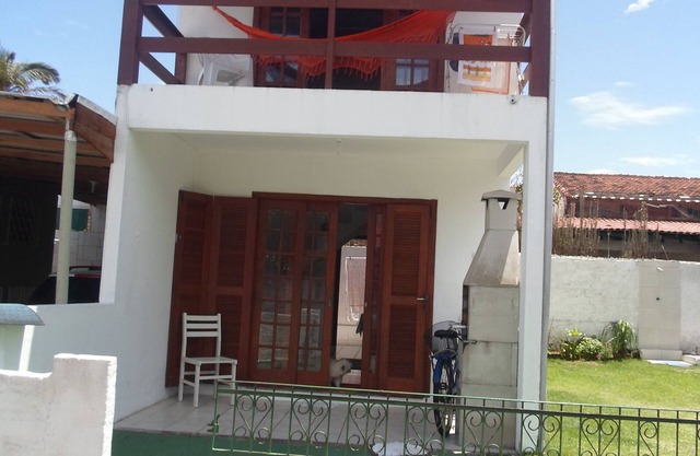 Casa de 2 pisos a 50 metros de la playa de Armação- Floripa