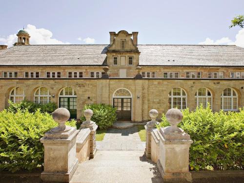 2 The Courtyard