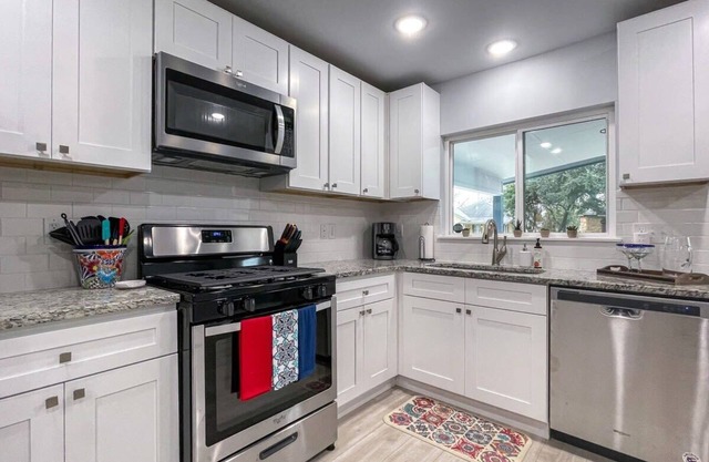 2 Units, Mins to Downtown! Serene at Santa Monica