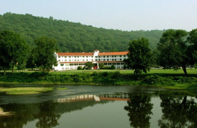 2 Units | Relax & Unwind in Nature | Ideal Stay for Golf Fans & Scenic Explorers