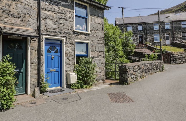 2 Waterloo Cottage, BLAENAU FFESTINIOG