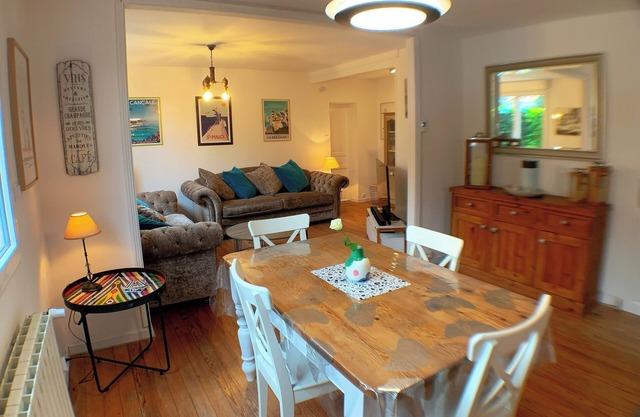 20% DISCOUNT FOR SUMMER DATES Three bed house in pretty village Gironde estuary