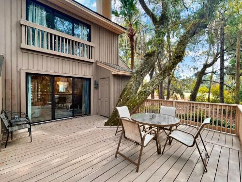 203 Beachwalk - Spacious Villa Accommodates Up to Seven Guests, Featuring a Grill, Deck, and Balcony for Plenty of Outdoor Space