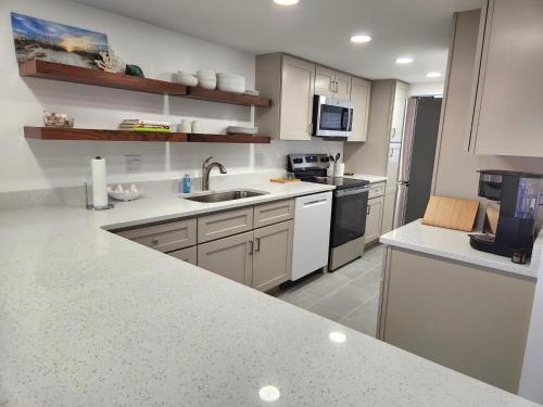 204 - Renovated 2/2 Sleeps 6