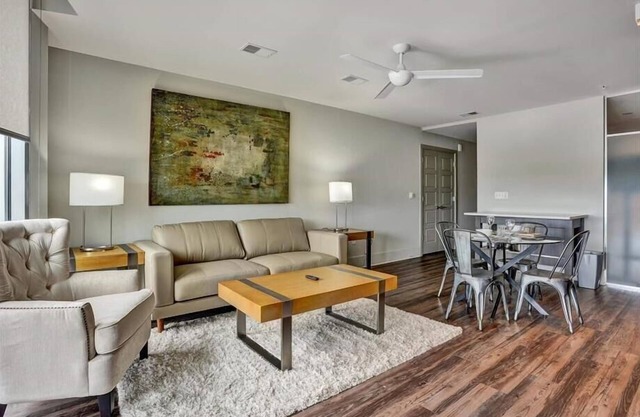 24hr Gym, Pool&Sauna | Full Kitchen w/ Island | Peachtree
