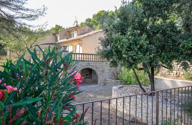 CASA DE PIEDRA DE 260 M2 ENTRE AIX-EN-PROVENCE Y LUBERON, PISCINA NATURAL