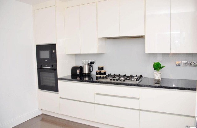 29EW-11 Dreams Unlimited Serviced Accommodation- HeathrowStanwell