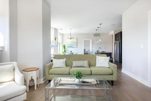 2B 2BA Luxury Downtown Suite Rooftop Deck & Gym