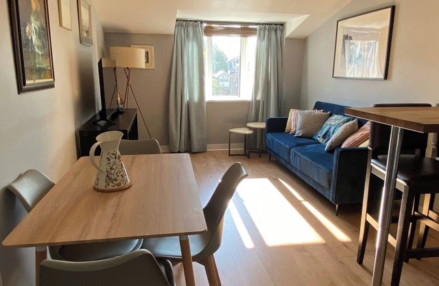 2BD Flat by Common and Village - Wimbledon, Zone 3
