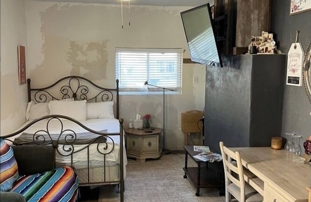 2blks to Old Town . Sawmill Market &Pet friendly.