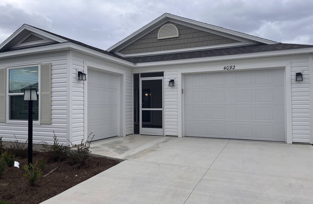2BR/2BA Patio Villa in the Village of DeLuna