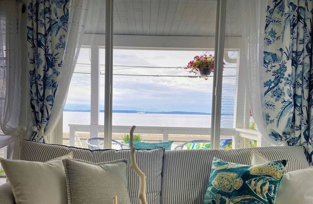2BR 2BA The Waterfront Gray on Alki Beach