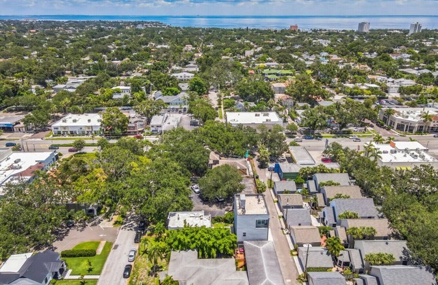 236B) 2BR Close to Beach and Downtown!