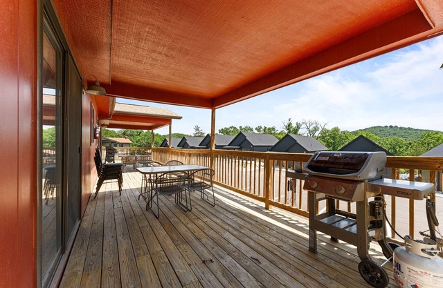 2BR Duplex Cabin w/Community Pool + Boat dock