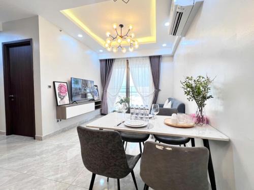 2BR The Peak Midtown M8