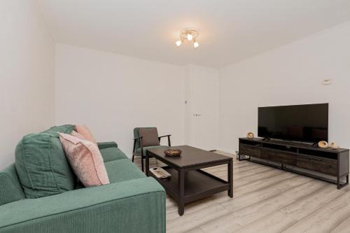2BR with parking, Mill Hill, NW London, 10min Tube