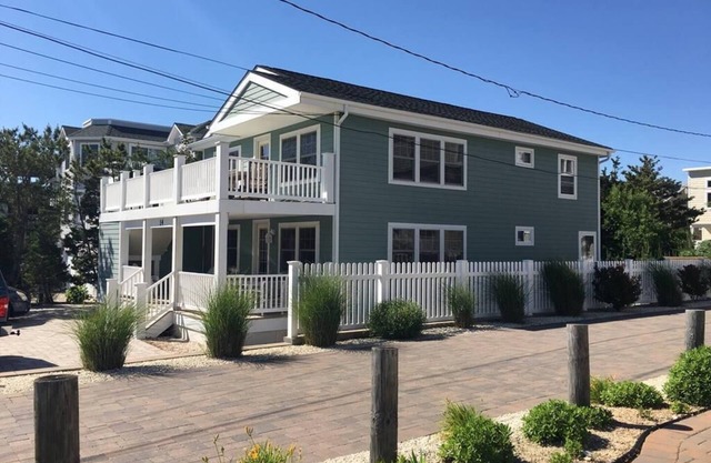 2nd Floor Duplex with Ocean Views!