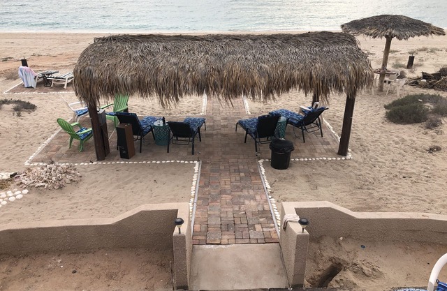 ¡NUEVO! Apartamento 2 o 1 BDRM CASITA FRENTE AL MAR. Sky patio y playa Palapas = relajante