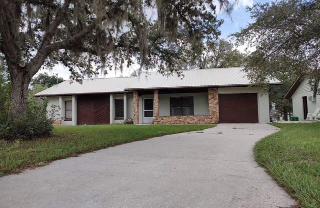3/2 Perfect for Families Boat and RV parking