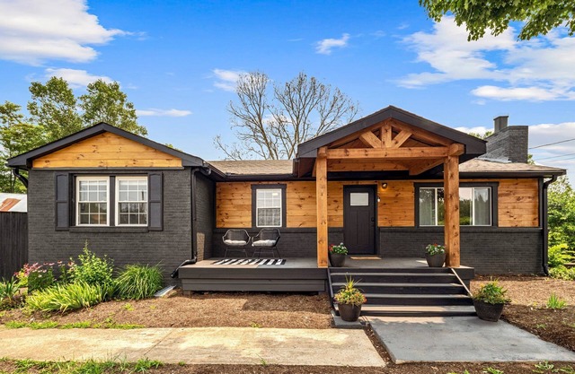 3/2 Ranch Home on 1acre 9 miles from Downtown Asheville w Mountain Views