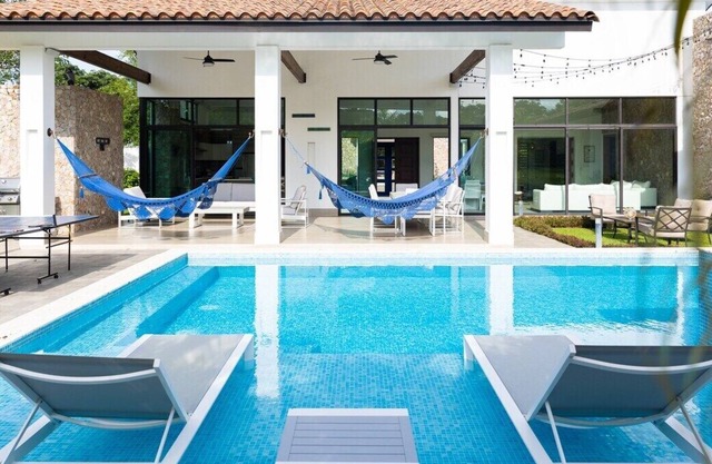 This villa is a 3 bedroom(s), 5 bathrooms, located in Punta Barco, Panamá Oeste.