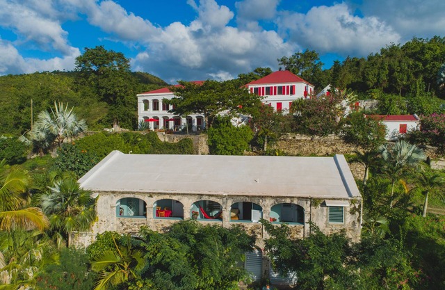 3 Bdrm house on historic estate - private balconies - incredible location