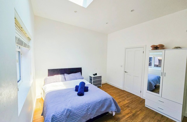 3 bed / 2 bath with Garden - Stunning Holiday/ Contractor Accommodation