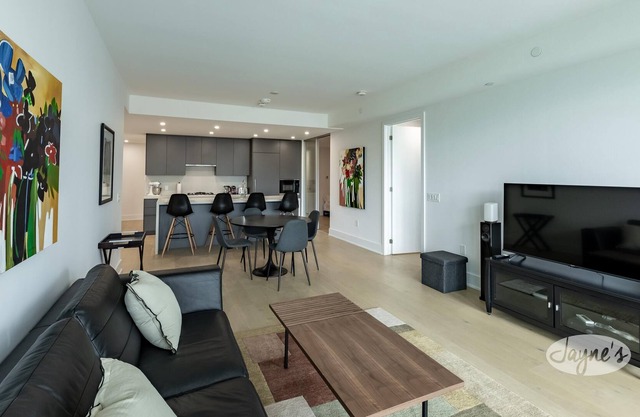 3 bed 3 bath Condo, Central Toronto