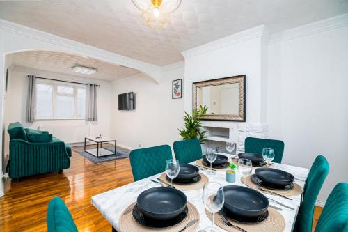 3 bed Gorgeous house AbbeyWood