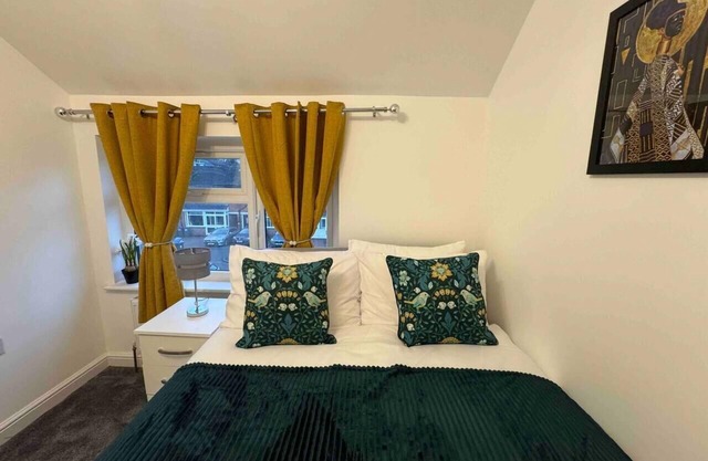 3-Bed Home, Sleeps 8, Ideal for Large Groups