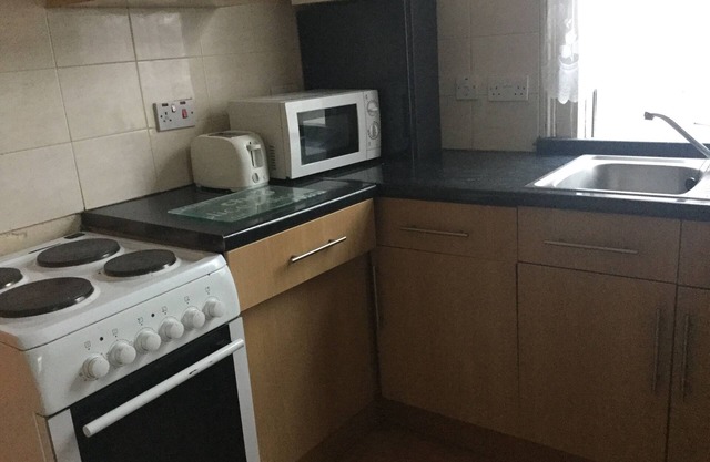 PISO DE 15 CAMAS CERCA DEL CENTRO COMERCIAL TOTTENHAM HALE