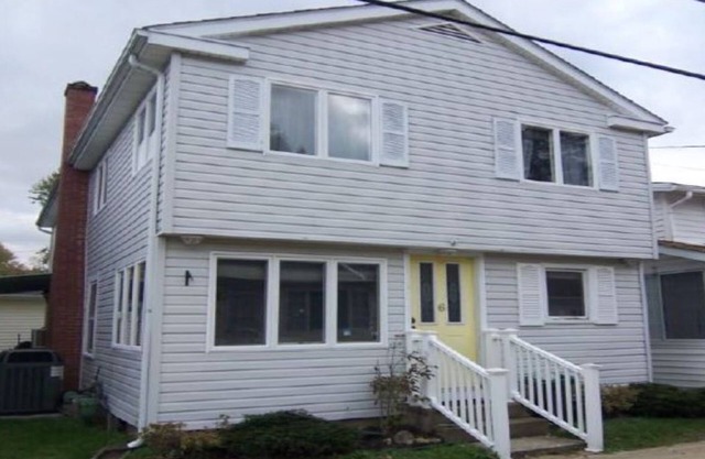 Casa de 3 dormitorios, 2 baños, pasos del lago Erie cerca de GOTL