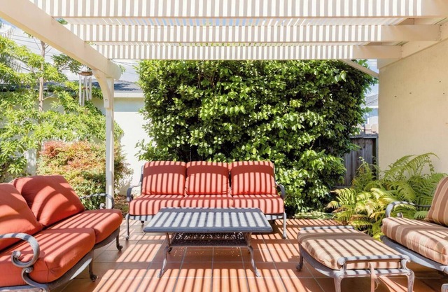 3 Bedroom, 2 Bathroom with Stunning Backyard and Laundry
